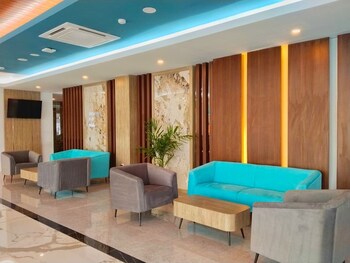 front one luxe hotel solo