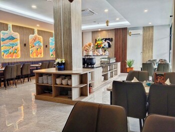 front one luxe hotel solo
