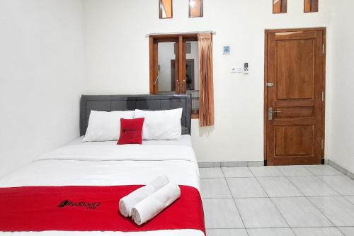 Reddoorz Syariah At Jalan Panglima Sudirman Probolinggo,,2 star