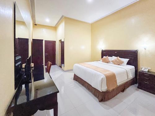 Kartika Hotel Syariah Pacitan Mitra Reddoorz,,2 star