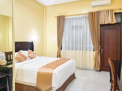 Kartika Hotel Syariah Pacitan Mitra Reddoorz,,2 star
