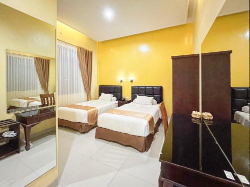 Kartika Hotel Syariah Pacitan Mitra Reddoorz,,2 star