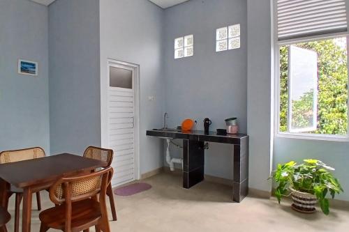 priyanka guesthouse syariah maguwo mitra reddoorz