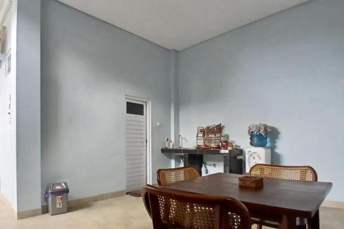priyanka guesthouse syariah maguwo mitra reddoorz
