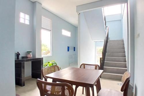 priyanka guesthouse syariah maguwo mitra reddoorz