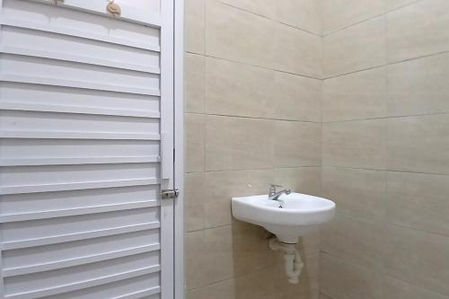 priyanka guesthouse syariah maguwo mitra reddoorz