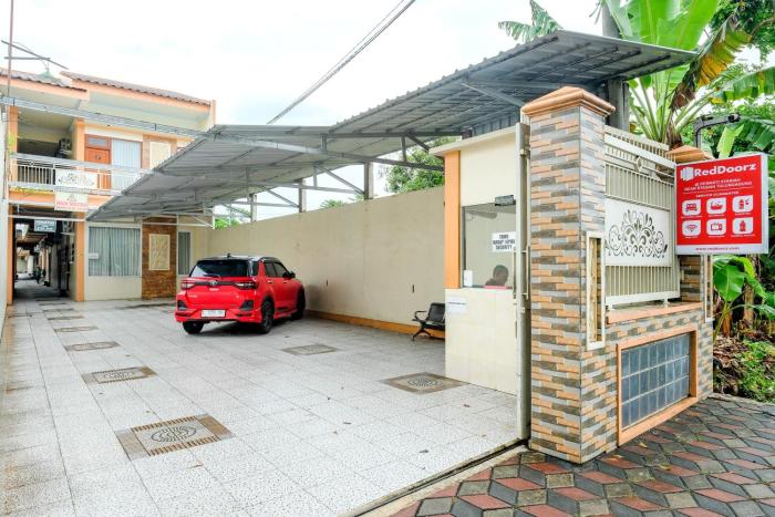 reddoorz dewanti syariah near stasiun tulungagung