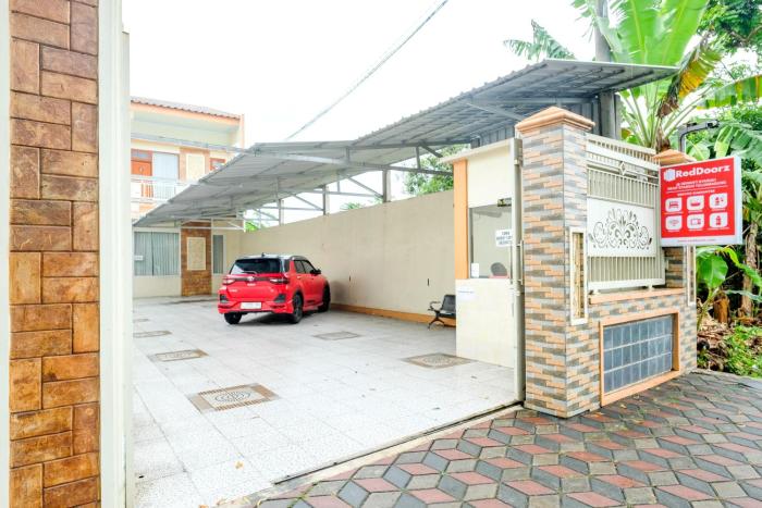reddoorz dewanti syariah near stasiun tulungagung