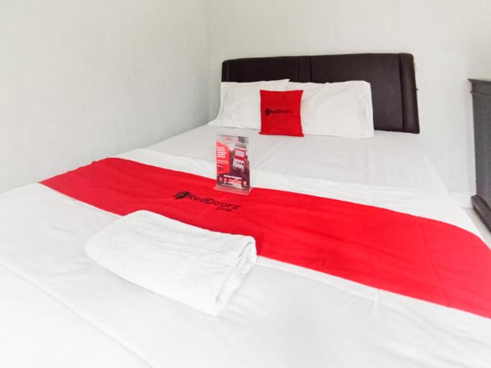 reddoorz at penginapan hello pacitan