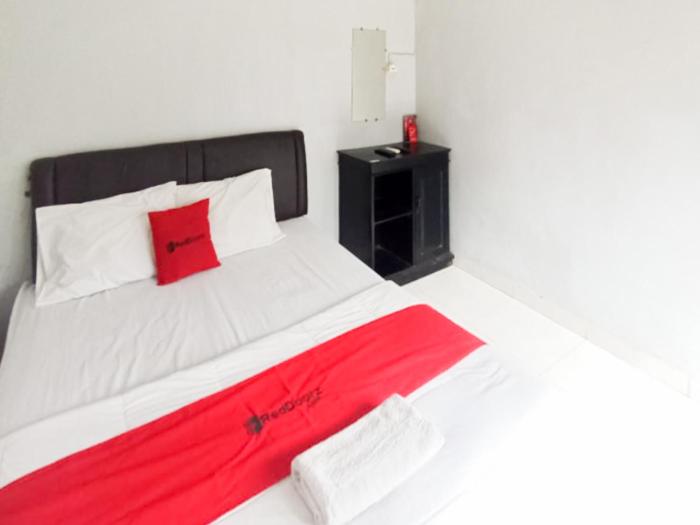 reddoorz at penginapan hello pacitan