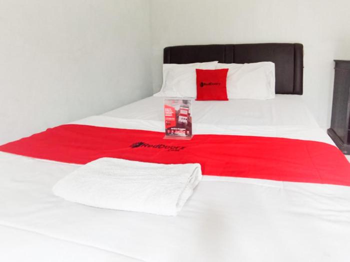 reddoorz at penginapan hello pacitan