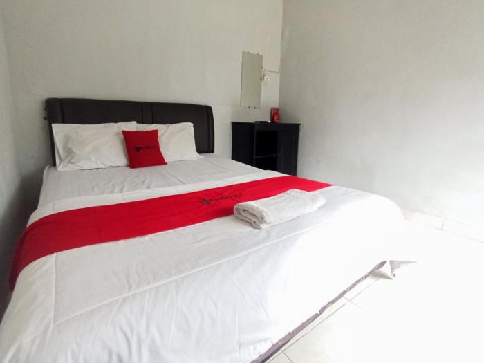 reddoorz at penginapan hello pacitan