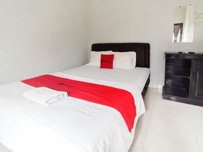reddoorz at penginapan hello pacitan