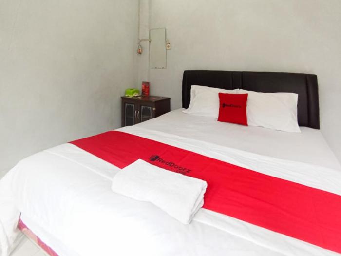 reddoorz at penginapan hello pacitan