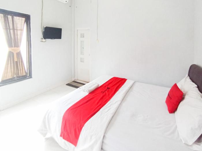 reddoorz at penginapan hello pacitan