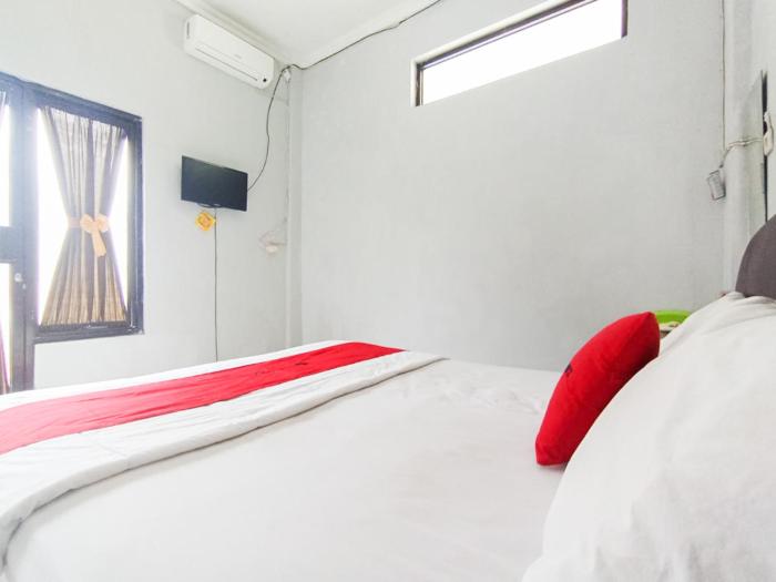 reddoorz at penginapan hello pacitan