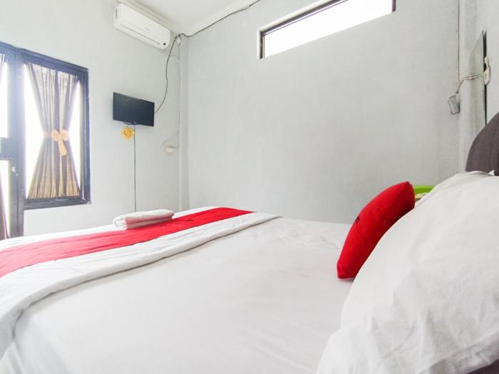 reddoorz at penginapan hello pacitan