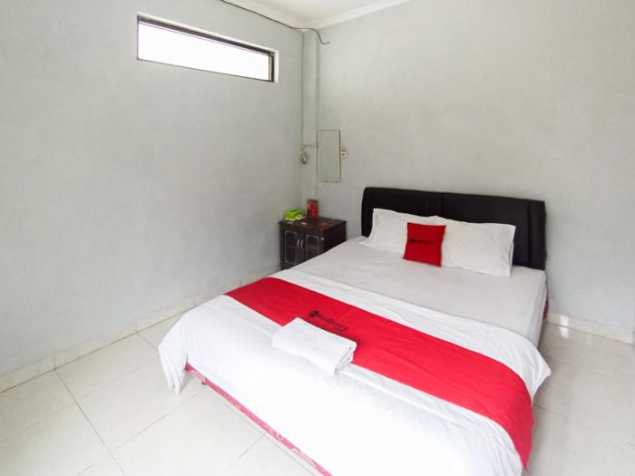 reddoorz at penginapan hello pacitan