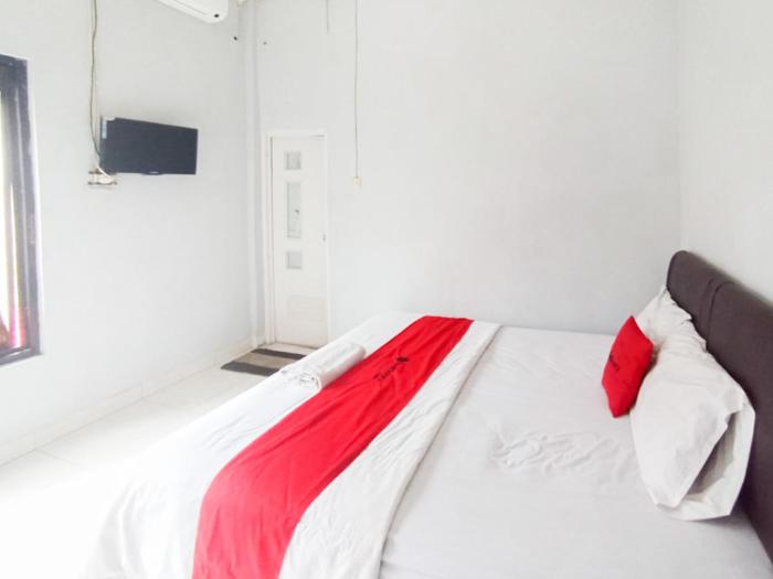 reddoorz at penginapan hello pacitan