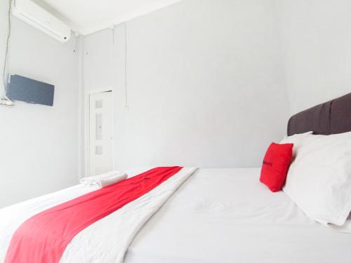 reddoorz at penginapan hello pacitan