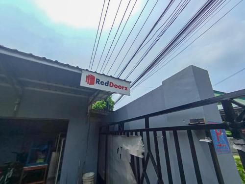 reddoorz at penginapan hello pacitan