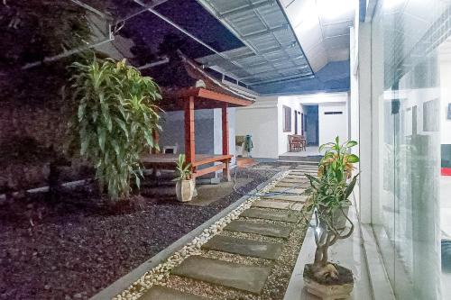 reddoorz rrr guesthouse mataram