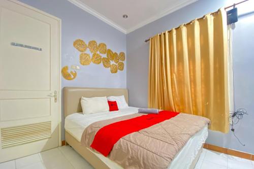 Reddoorz Near Taman Bunga Nusantara 2,,2 star