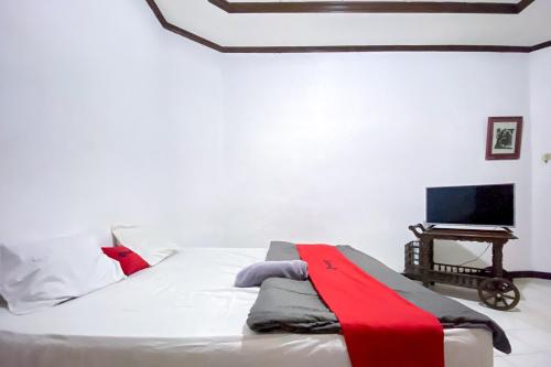 reddoorz near taman bunga nusantara 2