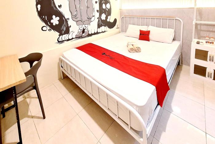 reddoorz victoria hotel near stasiun blitar