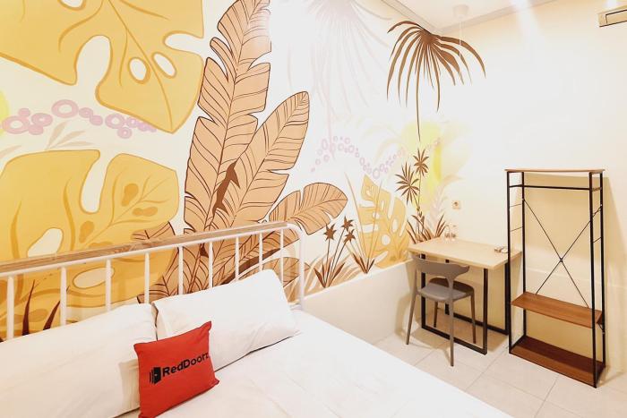 reddoorz victoria hotel near stasiun blitar