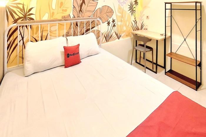 reddoorz victoria hotel near stasiun blitar