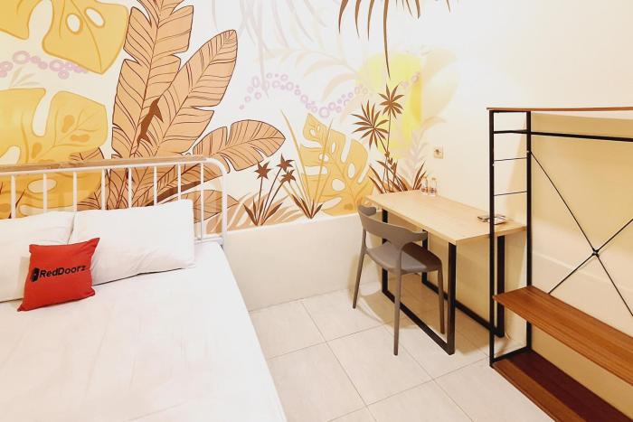 reddoorz victoria hotel near stasiun blitar