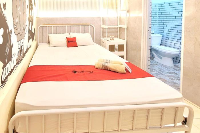 reddoorz victoria hotel near stasiun blitar