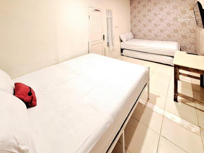 reddoorz victoria hotel near stasiun blitar