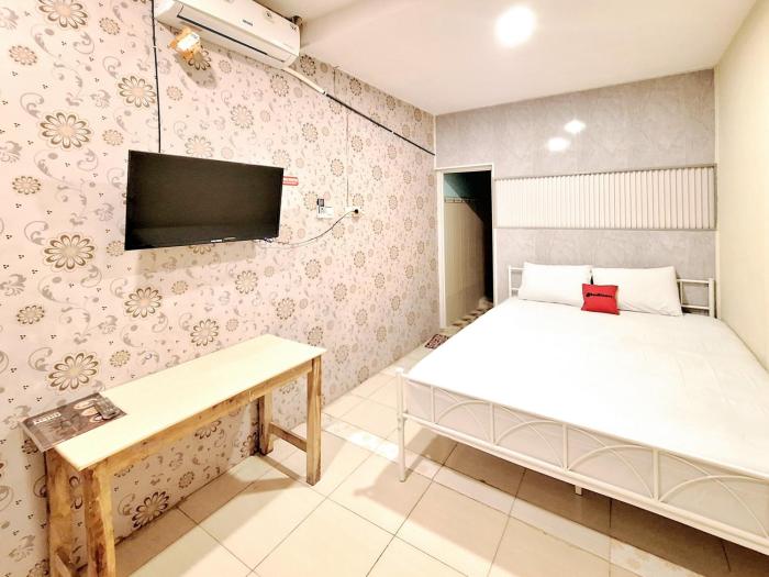 reddoorz victoria hotel near stasiun blitar