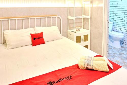 reddoorz victoria hotel near stasiun blitar