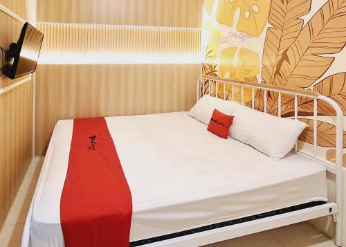 reddoorz victoria hotel near stasiun blitar