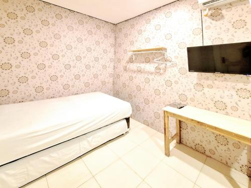 reddoorz victoria hotel near stasiun blitar