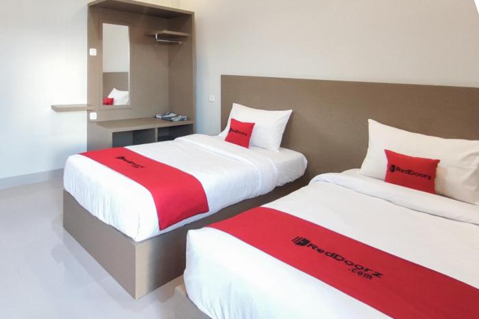 reddoorz syariah djaya guest house padang