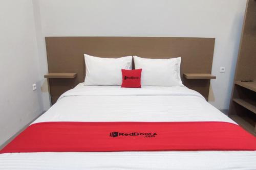 reddoorz syariah djaya guest house padang