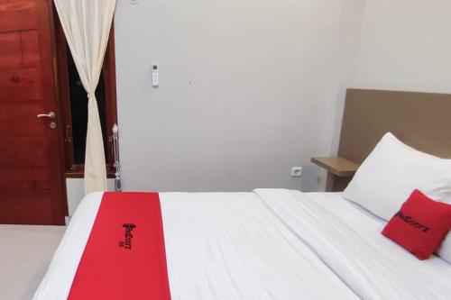 reddoorz syariah djaya guest house padang