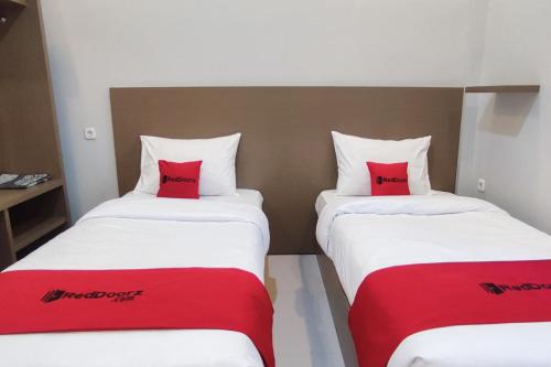 reddoorz syariah djaya guest house padang