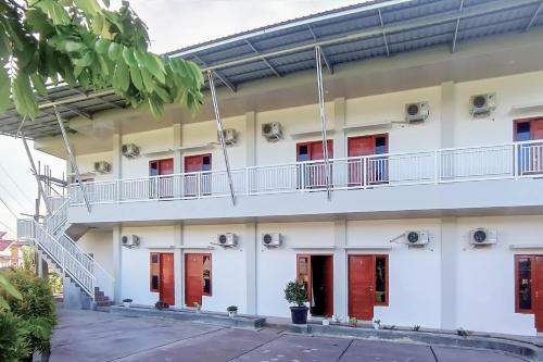 reddoorz syariah djaya guest house padang