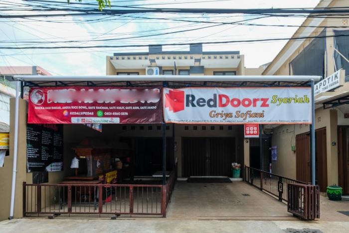 reddoorz syariah near stasiun gubeng 2