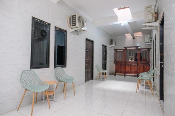 reddoorz syariah near stasiun gubeng 2
