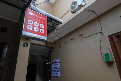 reddoorz syariah near stasiun gubeng 2
