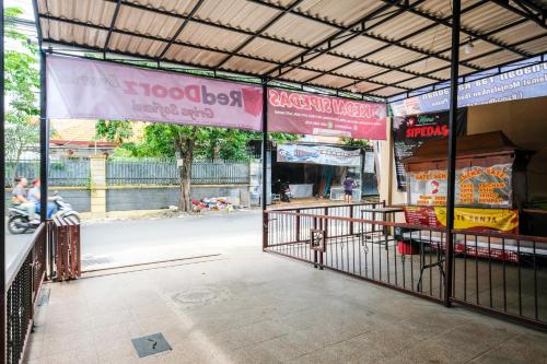 reddoorz syariah near stasiun gubeng 2