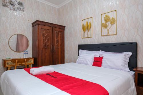 Reddoorz Syariah Near Stasiun Gubeng 2,,2 star