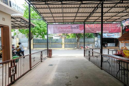 reddoorz syariah near stasiun gubeng 2