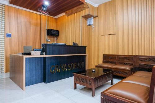 reddoorz syariah near stasiun gubeng 2